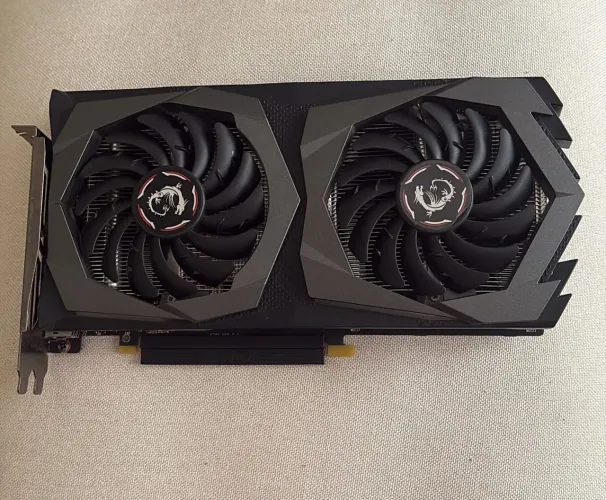 Placa de Vídeo GTX 1650 4 gb ram + 2x 8 memória ram ddr4