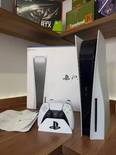Vendo Playstation 5 FAT com leitor de disco, controle e base de carregamento original PS5
