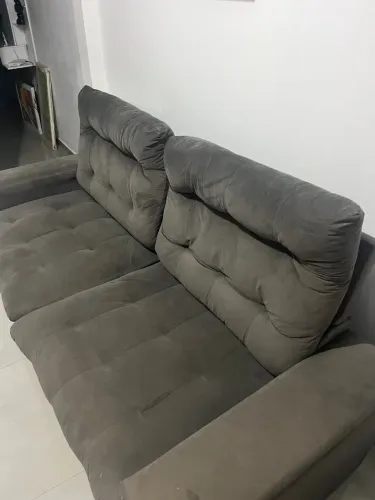 Vendo sofá Retrátil, cinza, Três lugares (semiNovo)