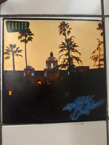 Disco vinil Hotel California (1976) dos Eagles