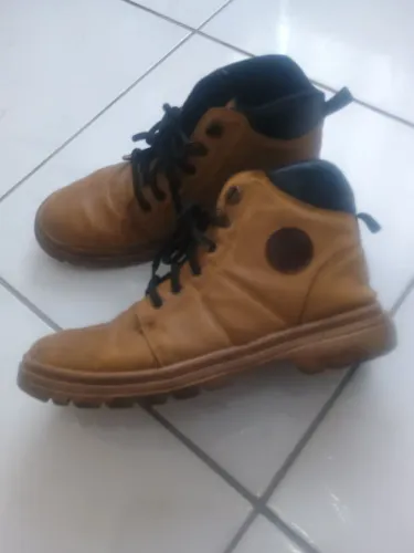Bota tamanho 42