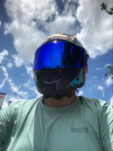 Capacete Ls2 tribal azul, acompanha viseira transparente e escura.