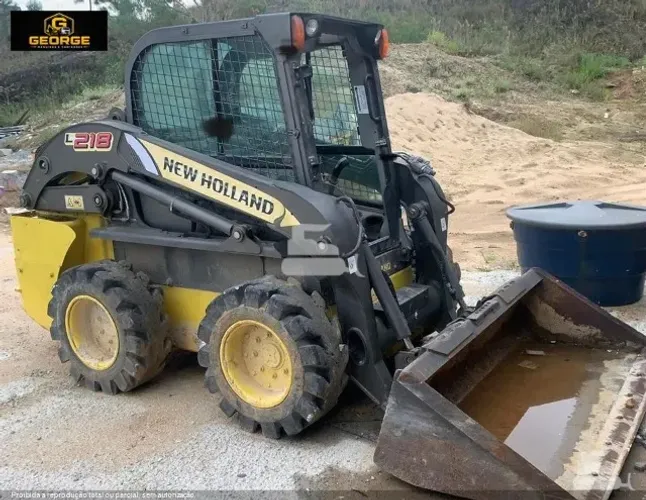 Minicarregadeira New Holland L218 - 1.790h
