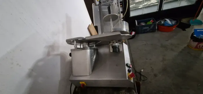 Fatiadora semi automática de frios