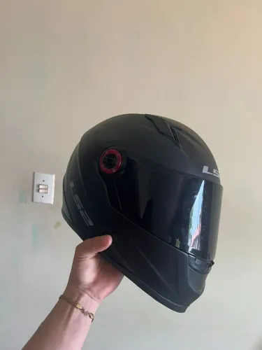Capacete LS2 preto fosco tamanho 58