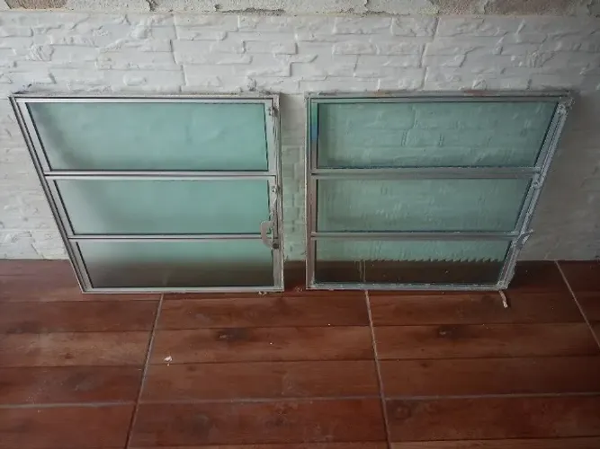 Duas Janela De Alumínio Basculante 60x60cm 3 Folhas 1 Fixa Brilhante (Usado)