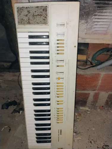 Teclados musical com defeito vários 