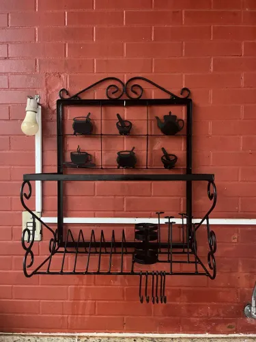 Suporte de ferro para louça 