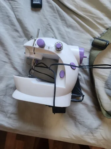 Mini máquina de costura