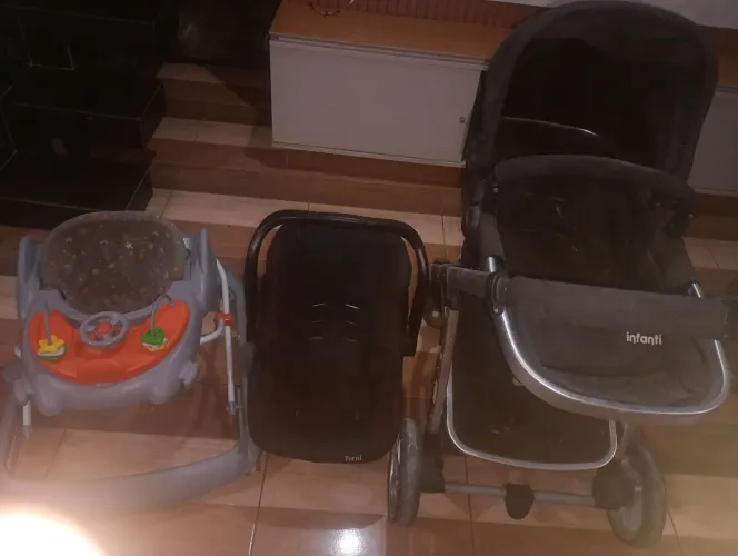 Carinho com bebê conforto
