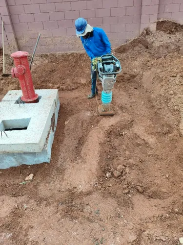 Contrata ajudante para trabalhar em obra