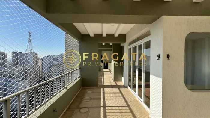Cobertura à Venda na Bela Vista - 3 Dormitórios, 1 Suíte, 3 Vagas e Vista Incrível