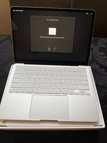 MacBook Neo Prata