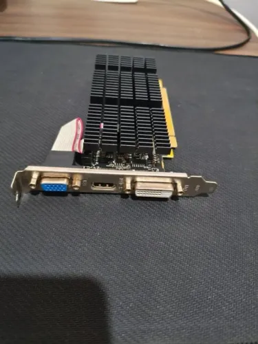 Placa de Video R5 220 2Gb