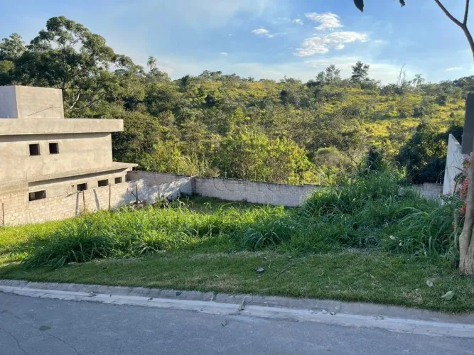 Terreno à Venda no Condomínio Bosque da Mata em Valinhos, no bairro Vila Pagano.