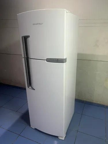 Geladeira Brastemp BRM39 Frost Free Duplex de 352 litros, branca 220V