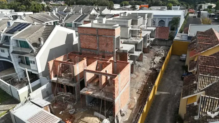 Sobrado em SANTA FELICIDADE com 124,68m²