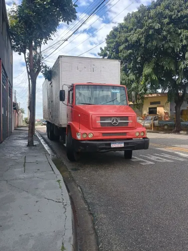 Mercedes L 1218 R motor 6 cilindros cambio 6 marchas baú 10 MTS