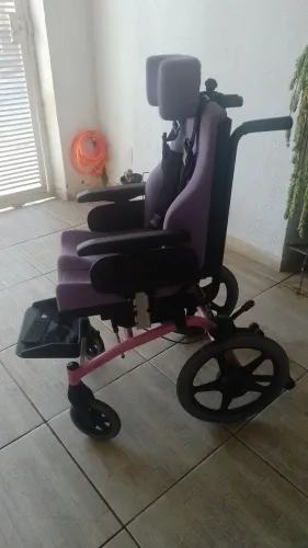Vendo cadeira rodas infantil