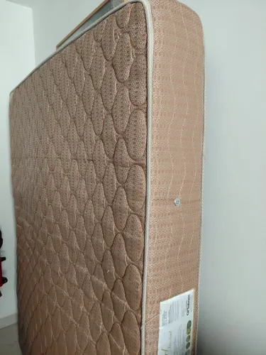 Colchão de mola Ortobom 4 anos de usomuito conservado.