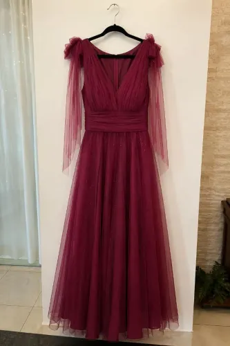 VENDO ESSE VESTIDO DE FESTA SEMI NOVO O VESTIDO E MUITO BONITO VALOR 350,00