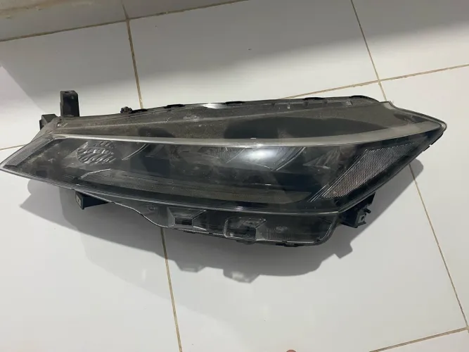Vendo farol lado direito
