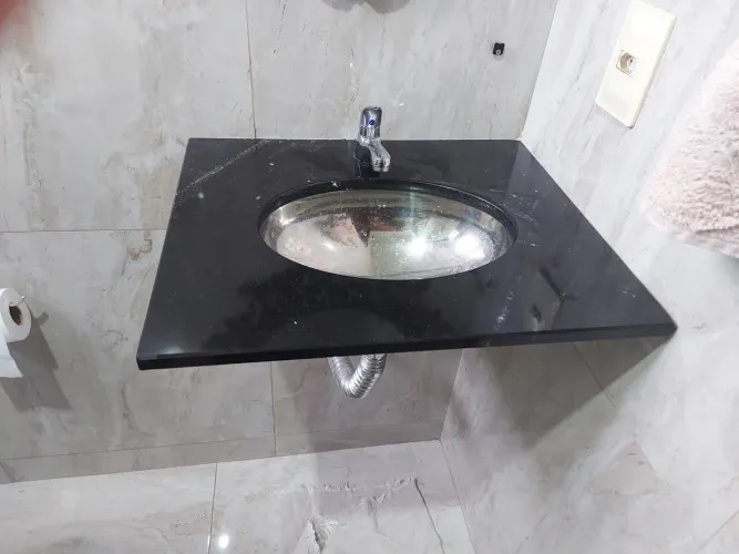 Lavatório de granito via láctea com bojo de inox