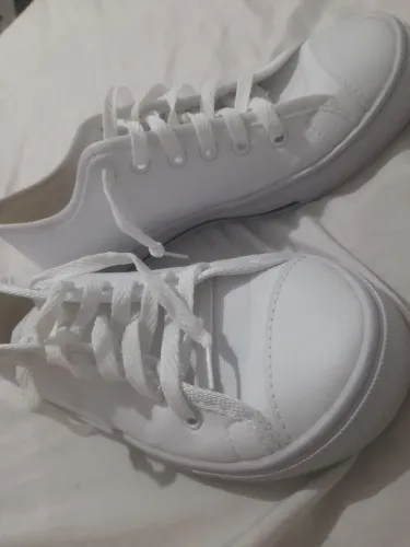 Tênis branco feminino
