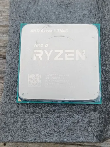 Processador AMD Ryzen 3 3200G AM4 (Com Vídeo Integrado) + Cooler