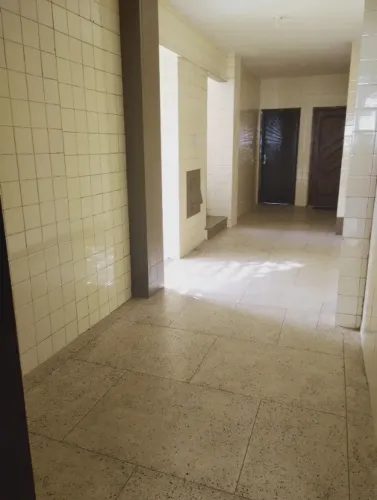 Alugo apartamento de 2/4 com dependência(75m2), rua principal da Sete Portas