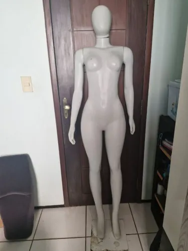 Maniquim quase não usado.