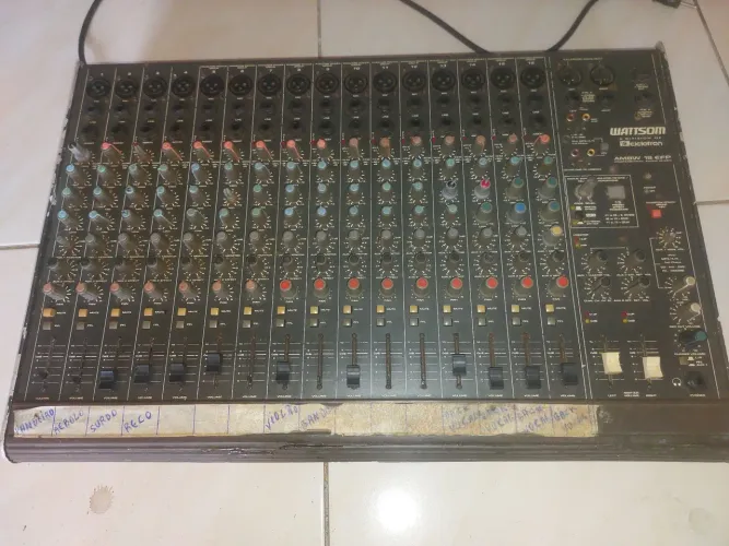Mesa de som