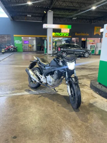 Vendo moto, toda boa!! Emplacadinha pronta pra transferir