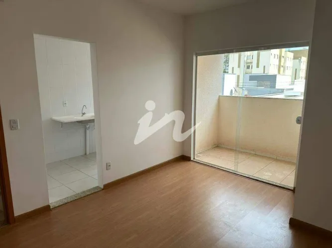 Apartamento com 3 dormitórios à venda, 61 m² por R$ 250.000,00 - Jardim Holanda - Uberlând