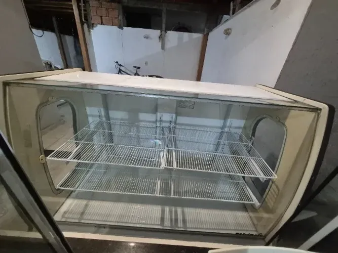 Vendo Balcão expositor.