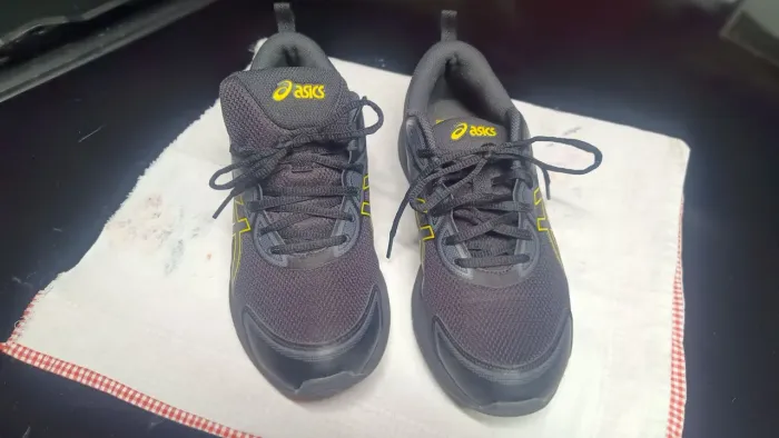 Tenis Asics azul c detalhe amarelo