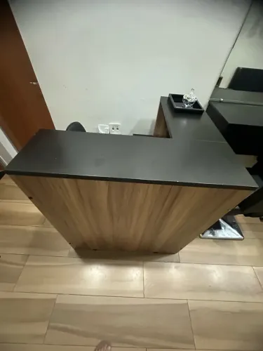 Balcão recepção em L MDF com gavetas