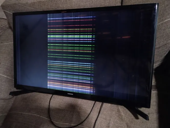 Tv's para concerto ou retirada de peças (Favor ler anúncio)