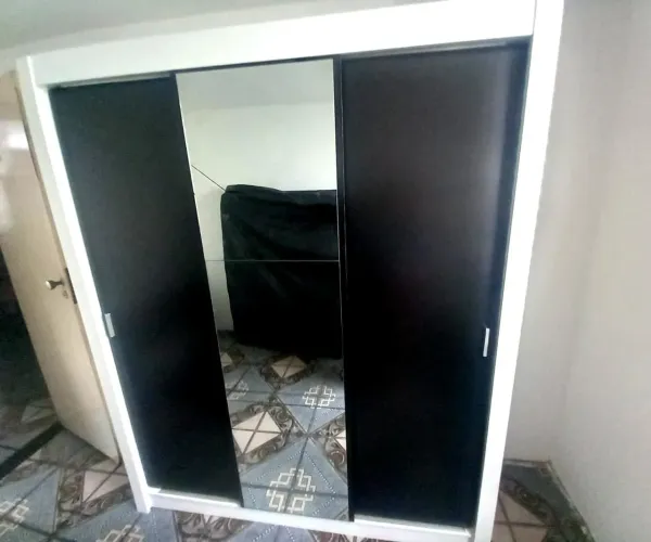 Guarda-roupa NOVO na caixa com espelho e portas de correr<br><br>