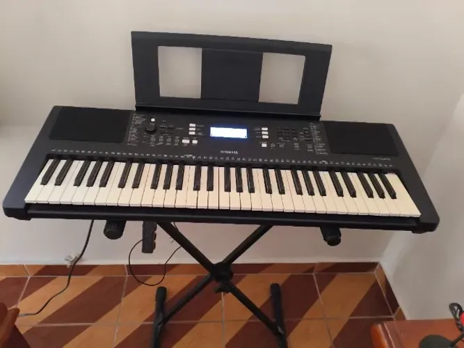 Teclado Yamaha PSR E-373