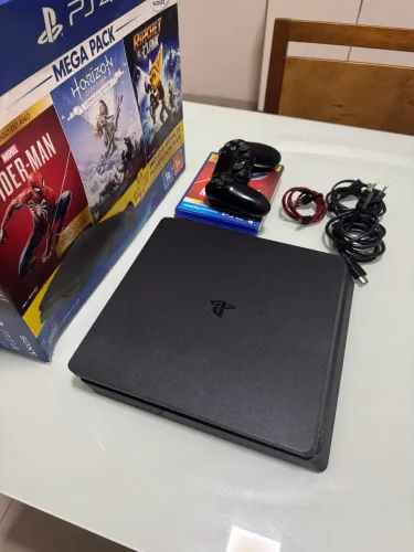 PlayStation 4 1TB +1 controle (Único Dono)