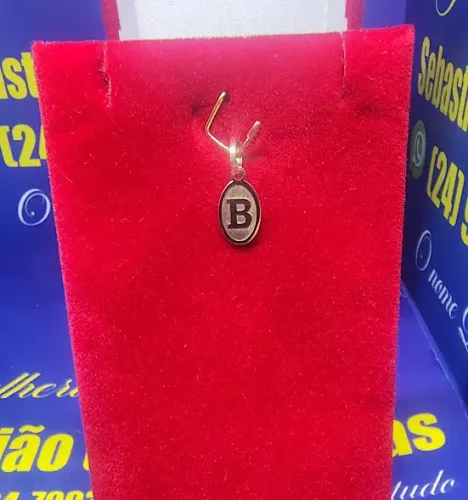 Pingente Letra B Modelo Oval Ouro 18 kilates Peso 0.40 Gramas 10 mm                       