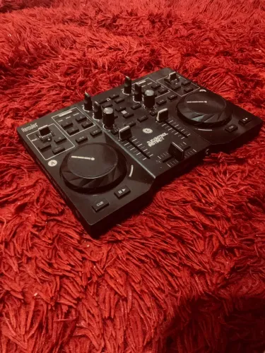 Controladora Hercules DJ Control Instinct