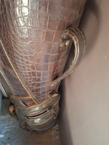 Vendo tacode golf antiguidade com bolsa de couro legítimo