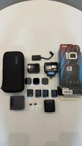 GO PRO HERO 10 BLACK COM VÁRIOS ACESSÓRIOS (ACESSÓRIOS DE MOTO VLOG TAMBÉM)