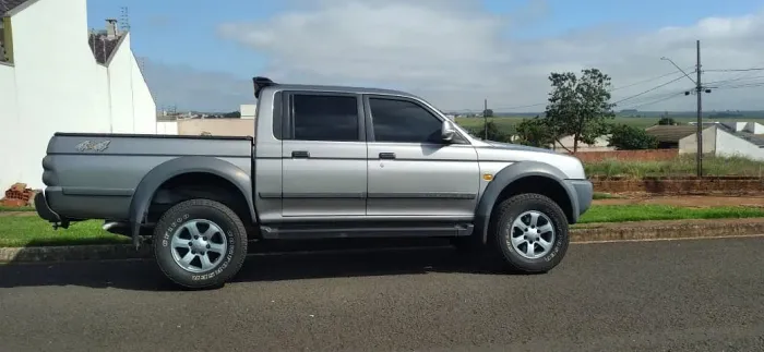 Mitsubishi L200 Outdoor HPE 2.5 4X4 CD T.dies. Mec. 2012