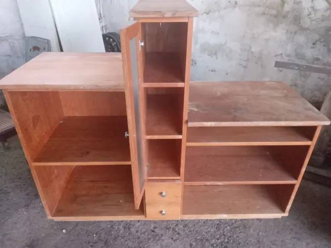 Armario de angelin madera masis.157.de.altura.1mlado.dereito. 80cm de espesor. Ancho 56.cm
