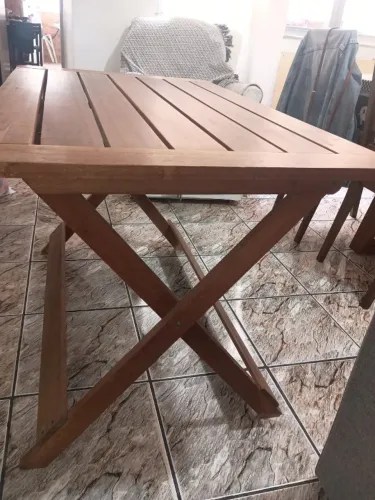 Mesa de madeira estilo piquenique