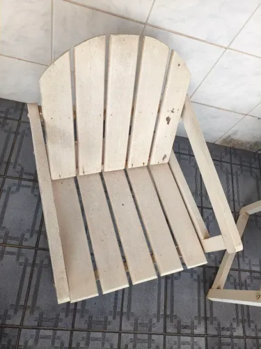 4 Cadeiras de madeira semi novas