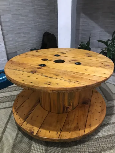 Mesa de centro de carretel de madeira
